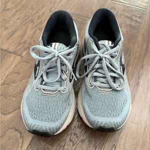 Women’s Brooks Transcend 7 Gray-Blue and Pink Running Shoes size 7